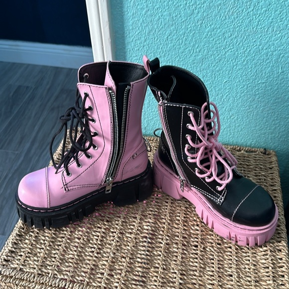 Dolls Kill Current Mood Devil Games Mismatched Combat Boots 5 preowned - Picture 4 of 16